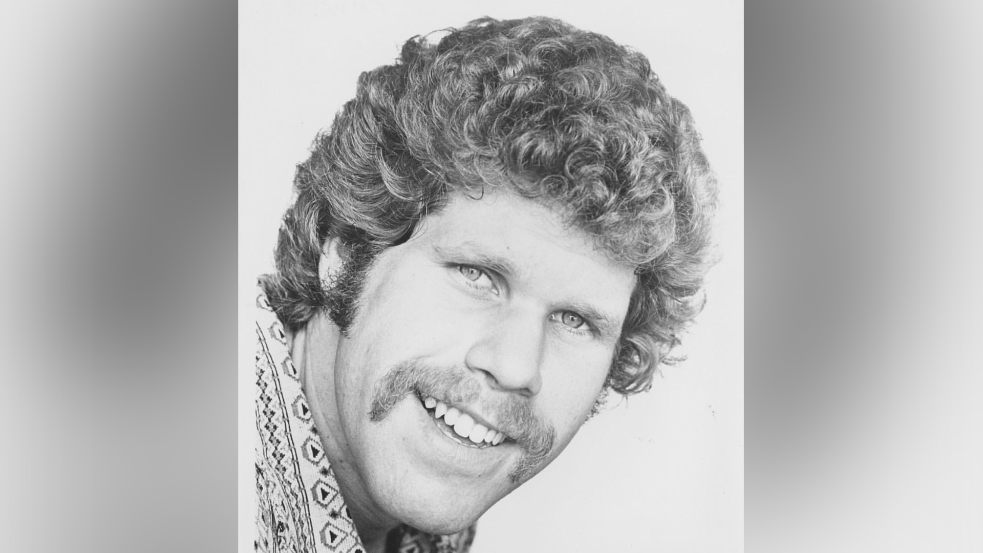 Młody Ron Perlman