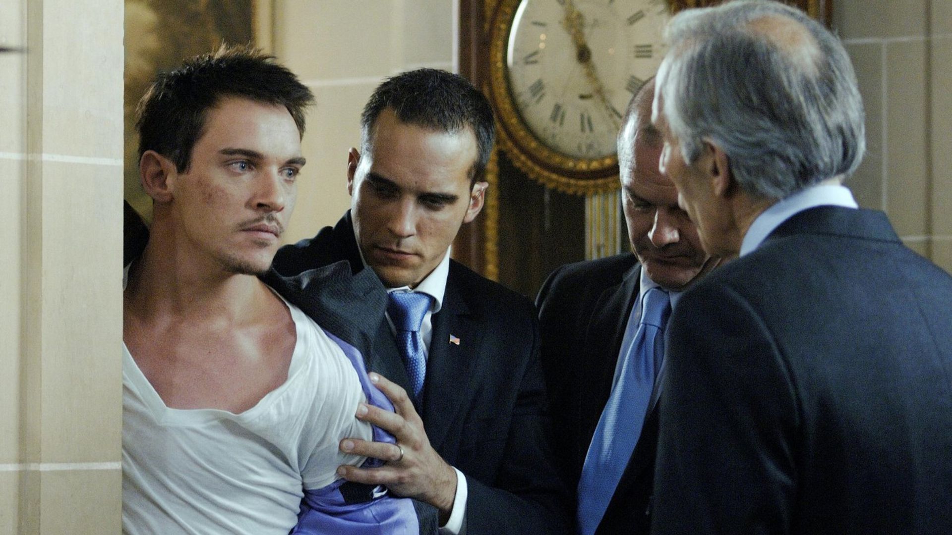 Jonathan Rhys Meyers w filmie From Paris with Love