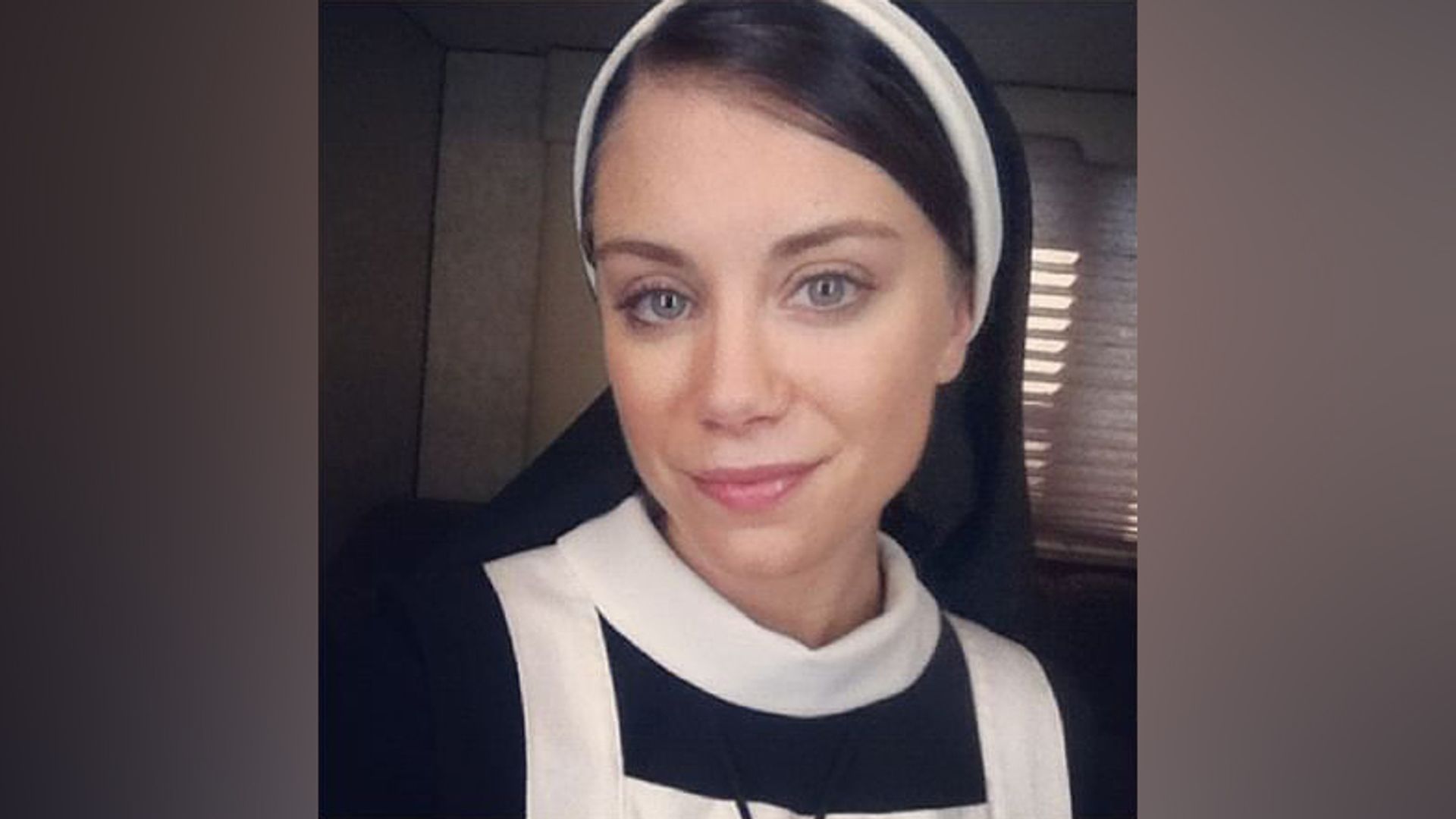 Jennifer Holland w serialu American Horror Story