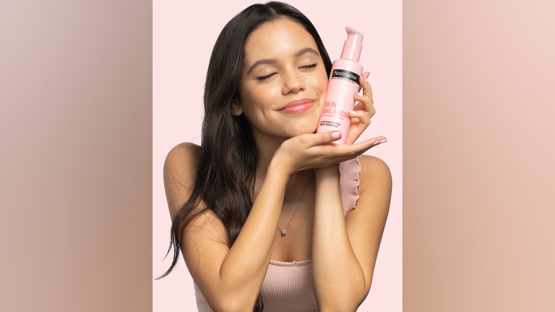 Jenna Ortega w reklamie Neutrogena