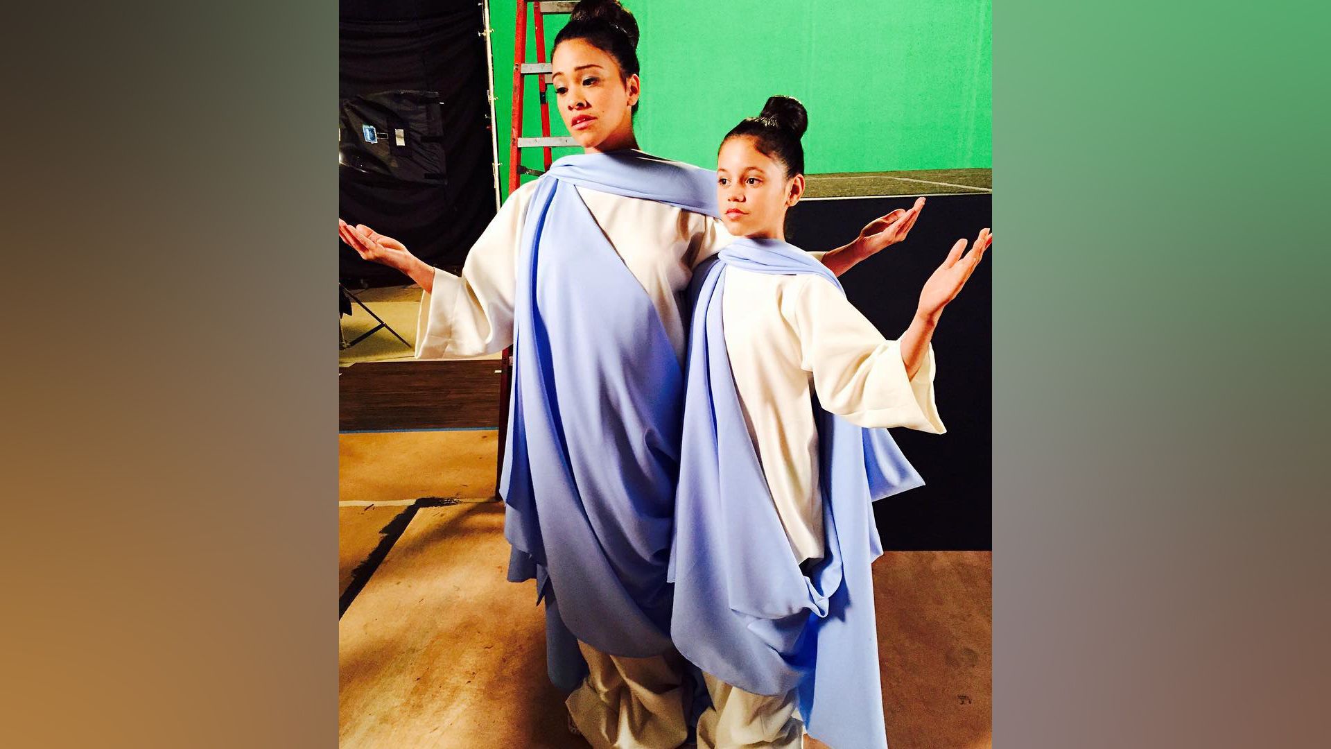 Jenna Ortega na planie serialu 'Jane the Virgin'
