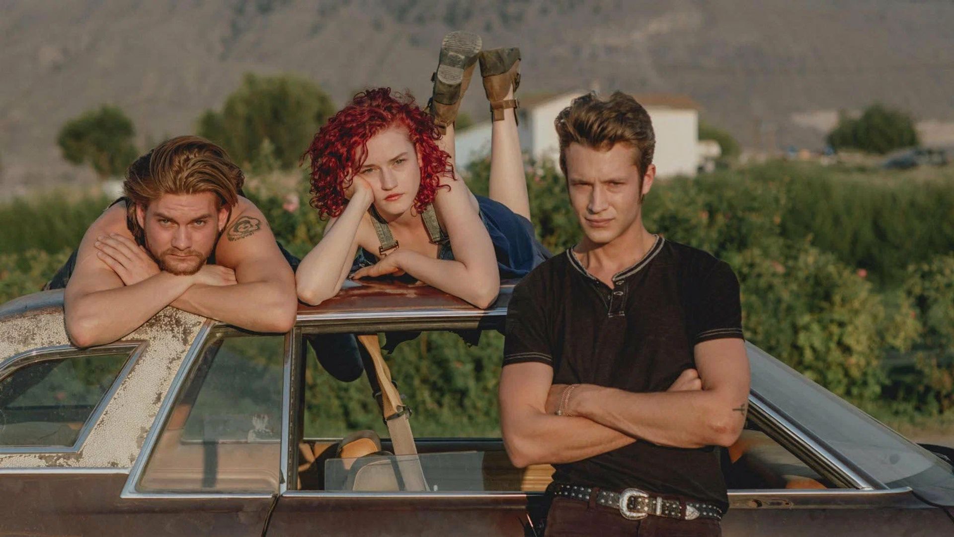 Julia Garner w filmie 'Tomato Red'