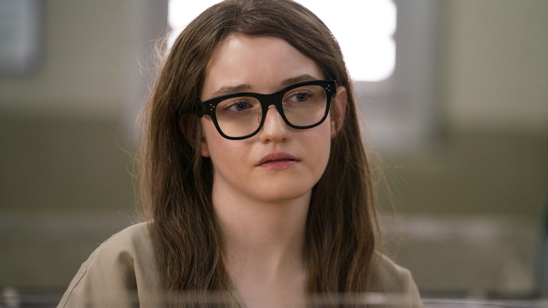 Julia Garner w serialu "Inventing Anna"