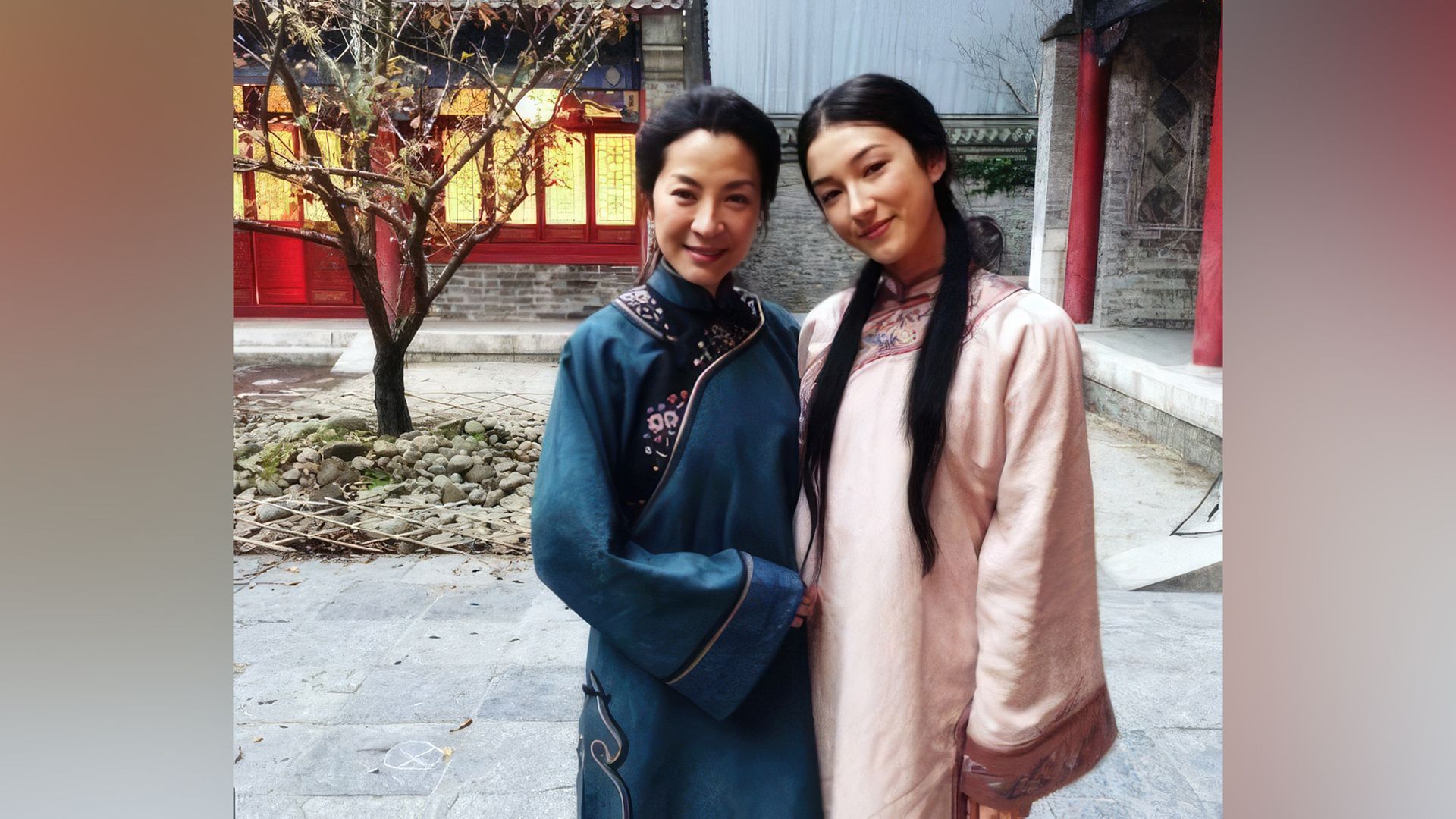 Natasha Liu Bordizzo i Michelle Yeoh na planie 'Crouching Tiger...'