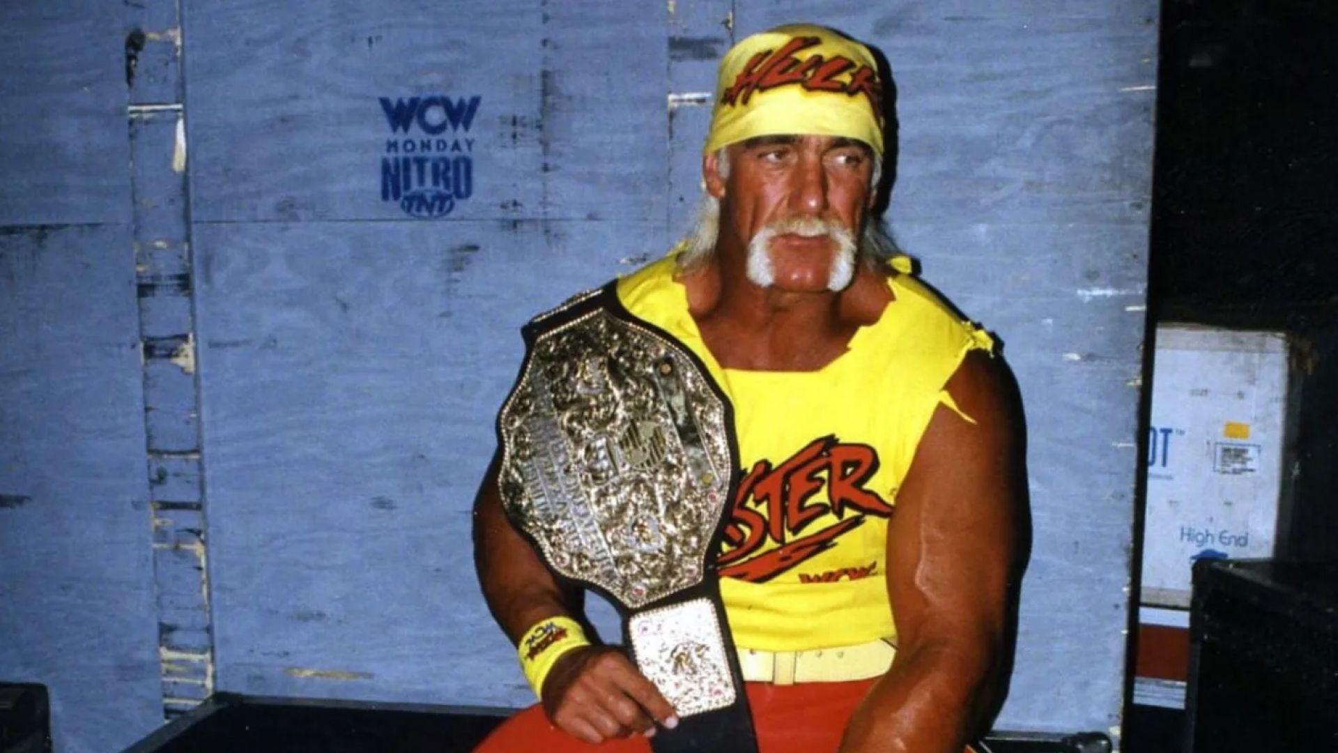 Hulk Hogan z pasem mistrza WCW (1994)