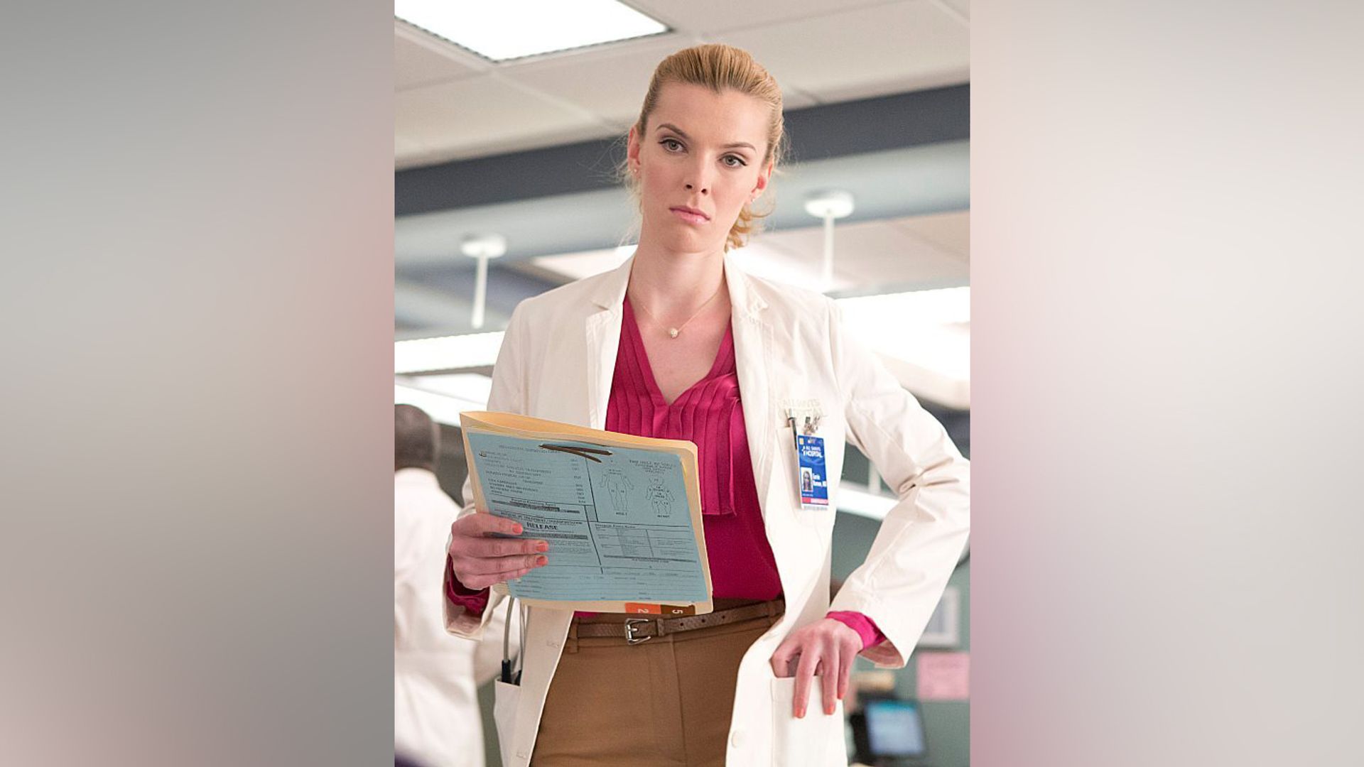 Betty Gilpin w serialu 'Nurse Jackie'