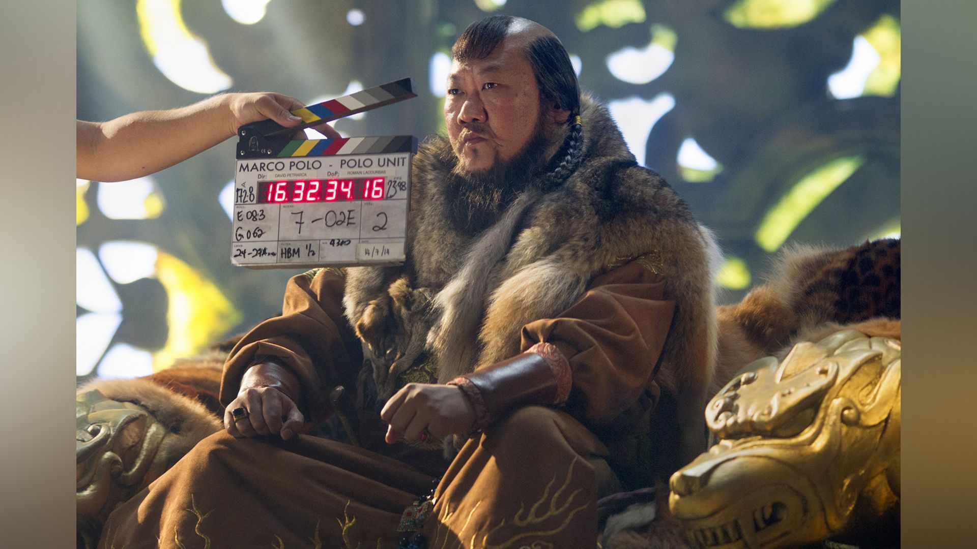 Benedict Wong na planie serialu Marco Polo