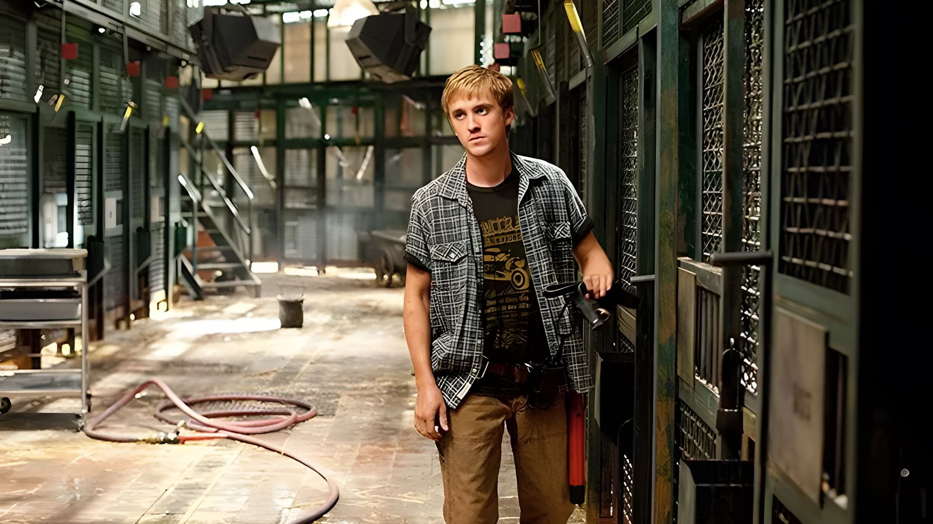 Tom Felton w filmie Rise of the Planet of the Apes