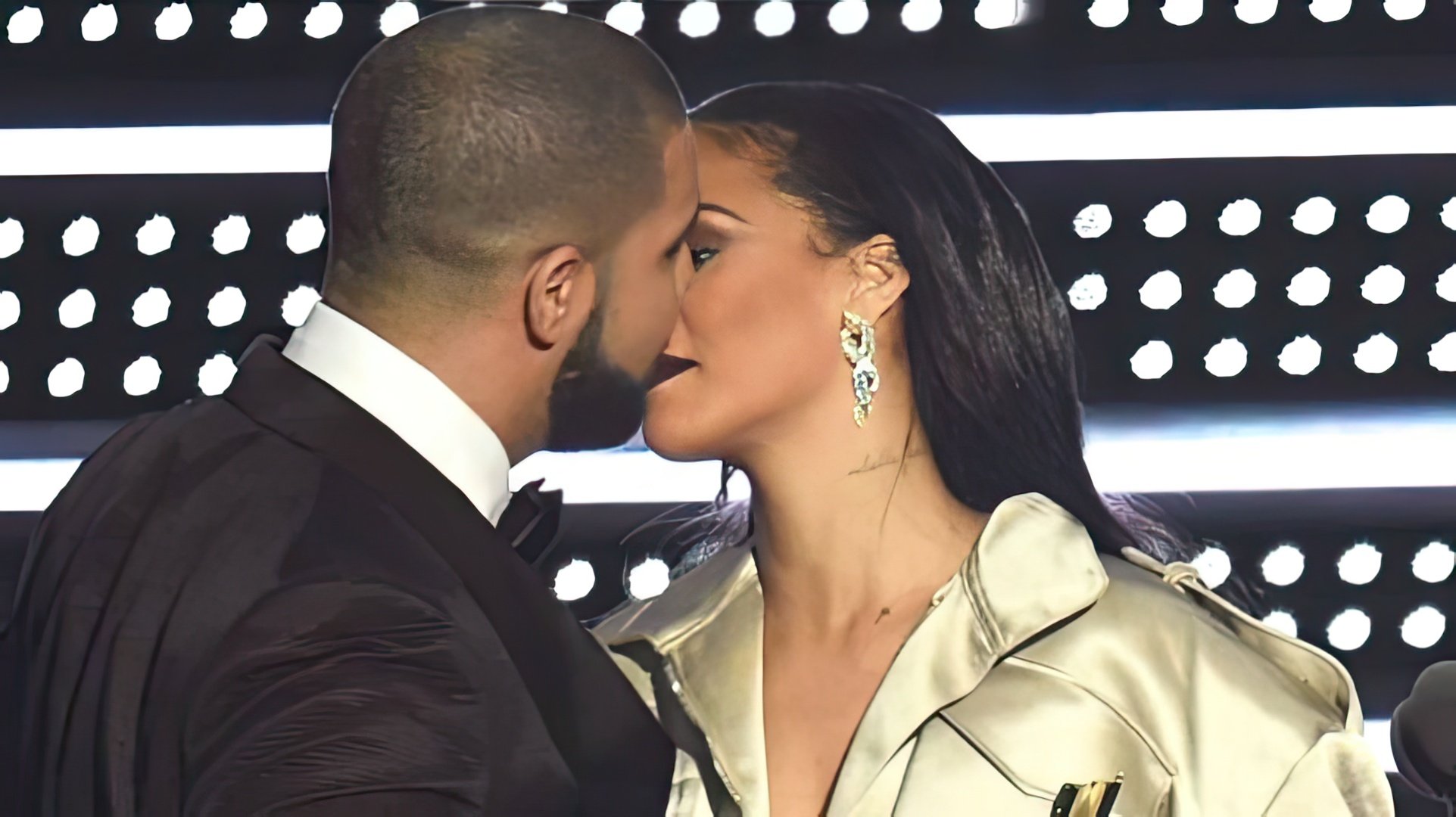 Drake pocałował Rihanną na MTV VMA 2016