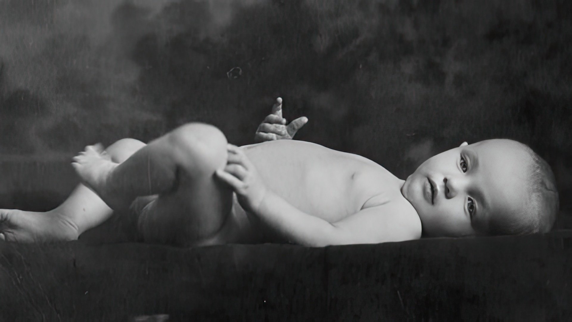 Norma Jean (Marilyn Monroe) w niemowlęctwie