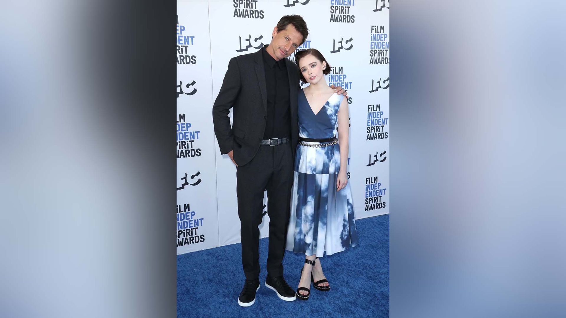 Suzanna Son i Simon Rex