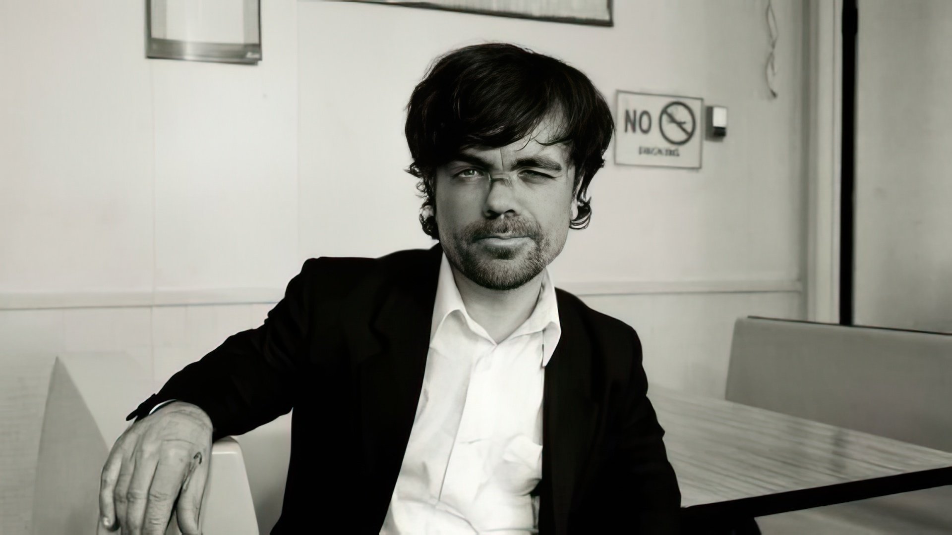 Peter Dinklage w "Pete Smalls Is Dead"