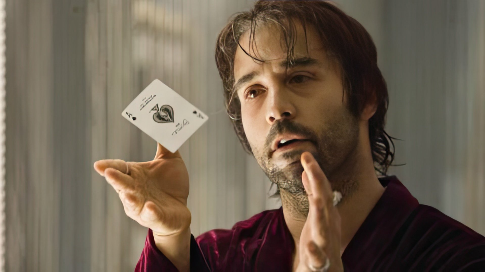 Kadr z Smokin' Aces z Ryanem Reynoldsem