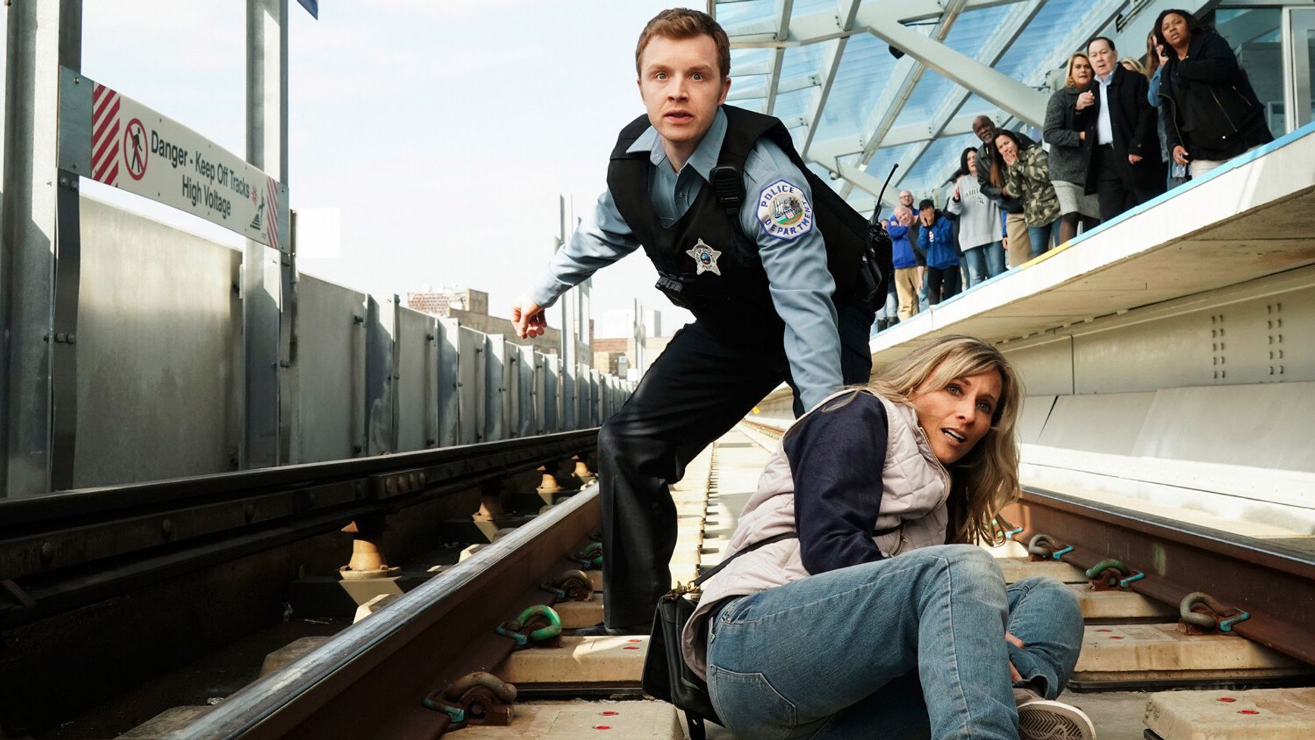 Noel Fisher w The Red Line