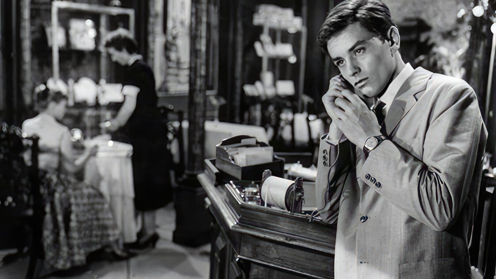 Alain Delon w filmie 'When a Woman Meddles'