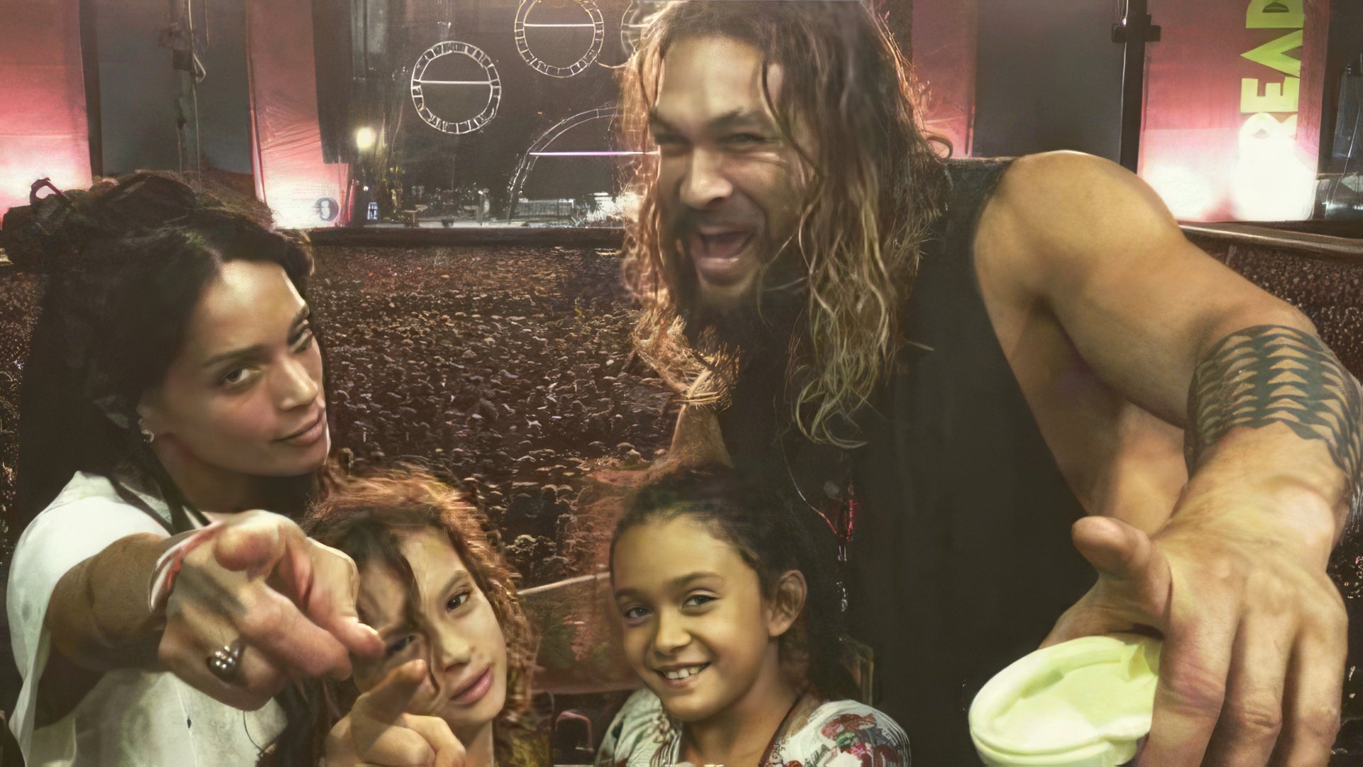 Jason Momoa z żoną i dziećmi