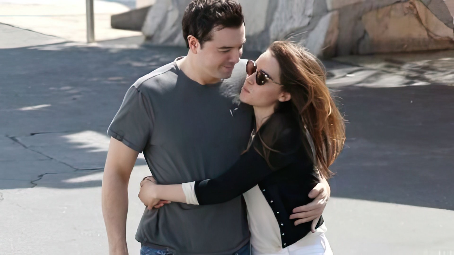 Emilia Clarke i Seth MacFarlane