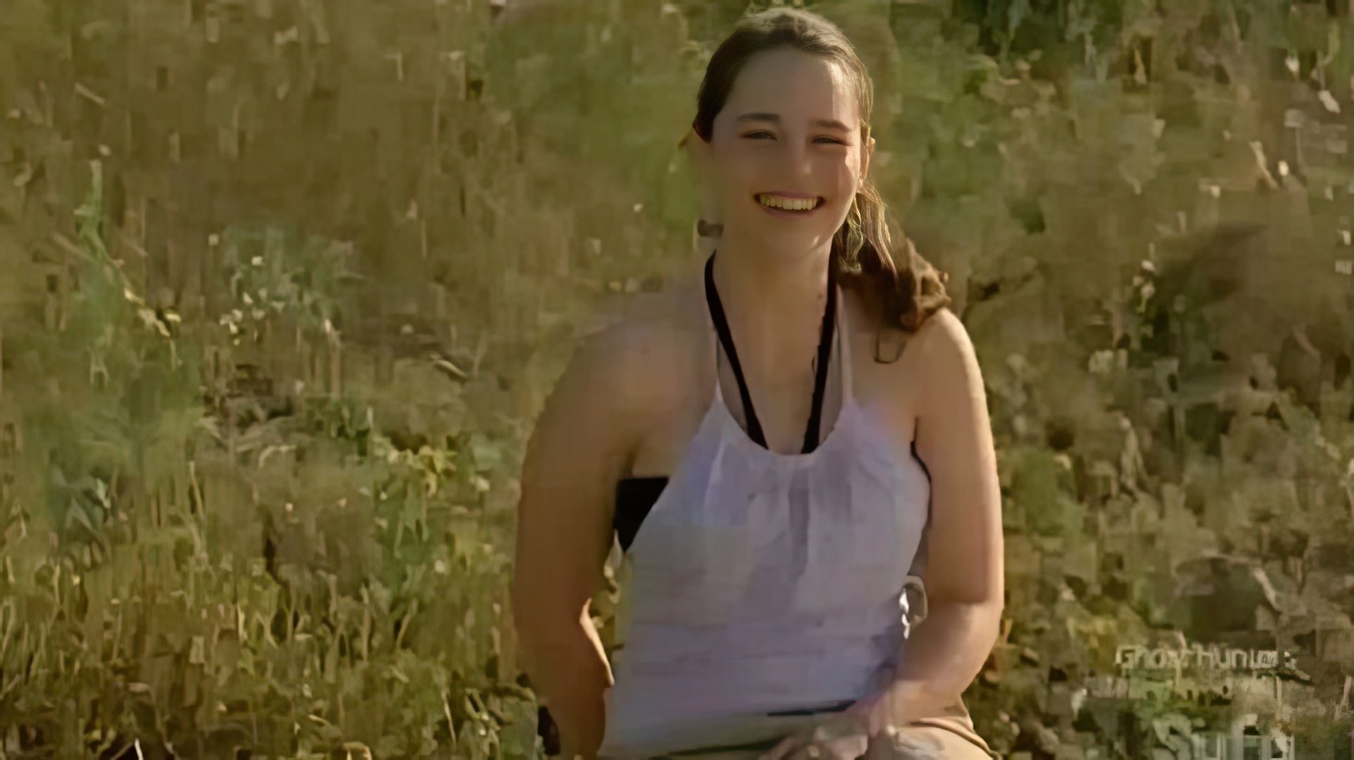 Młoda Emilia Clarke na planie "Triassic Attack"