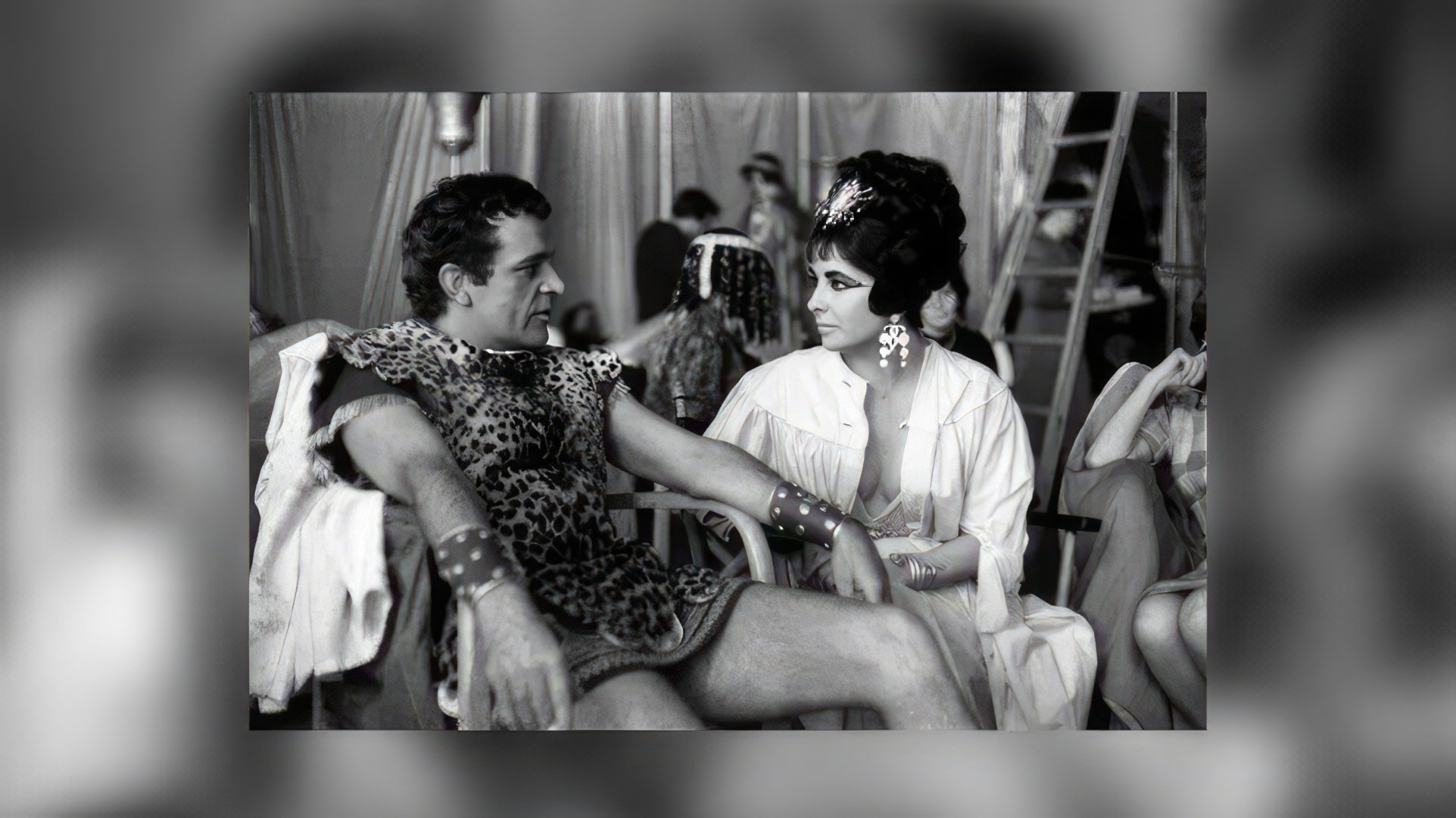 Elizabeth Taylor i Richard Burton na planie 'Cleopatry'
