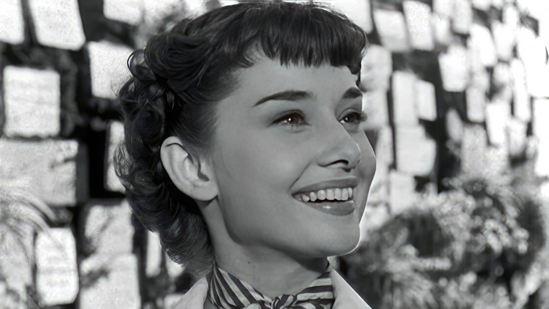 Audrey Hepburn zagrała w melodramacie 'Roman Holiday', który uczynił ją ukochaną na całym świecie