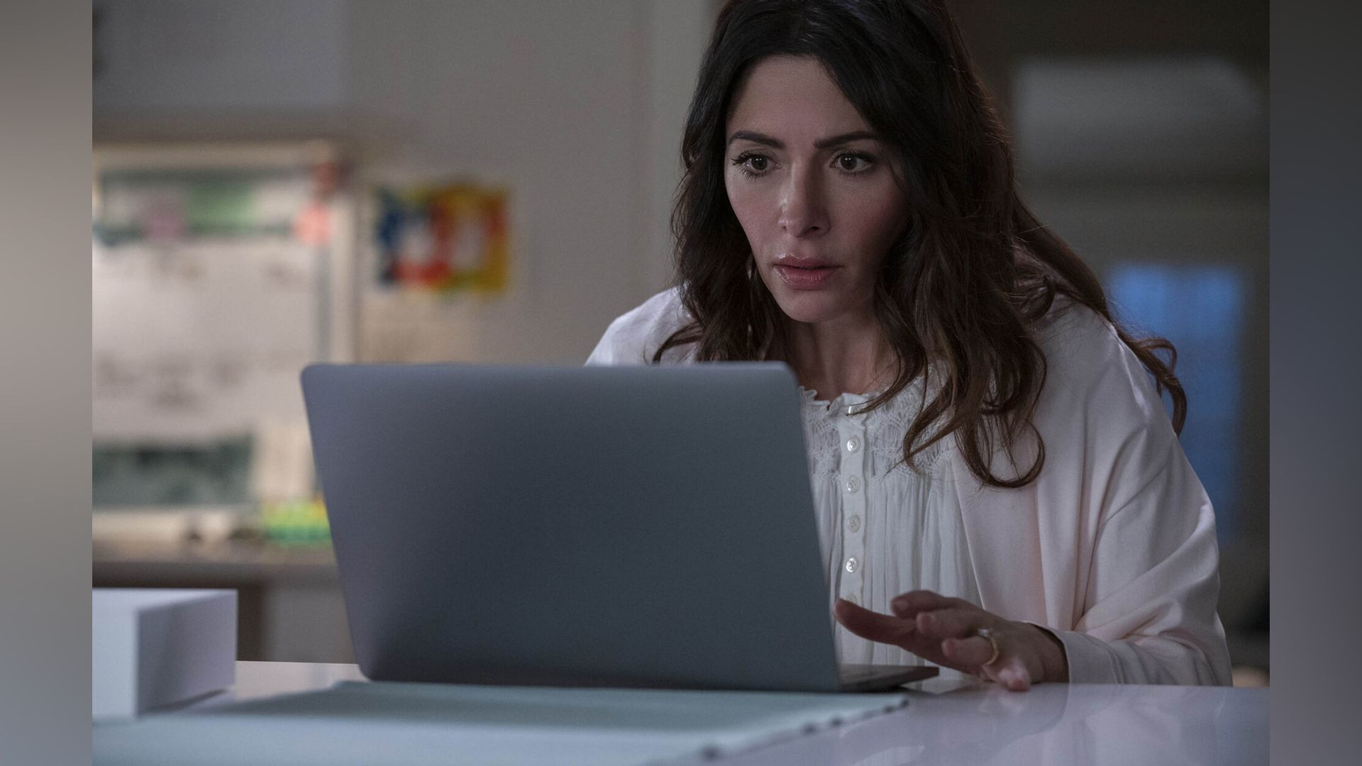 Sarah Shahi w Sex/Life