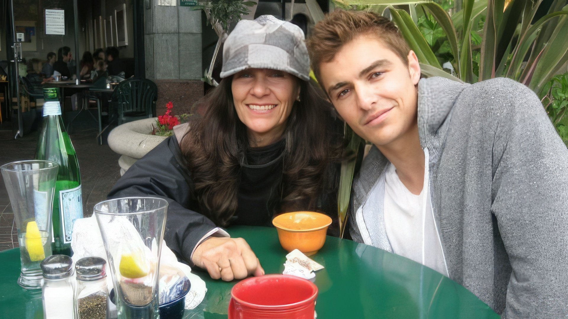 Dave Franco z mamą