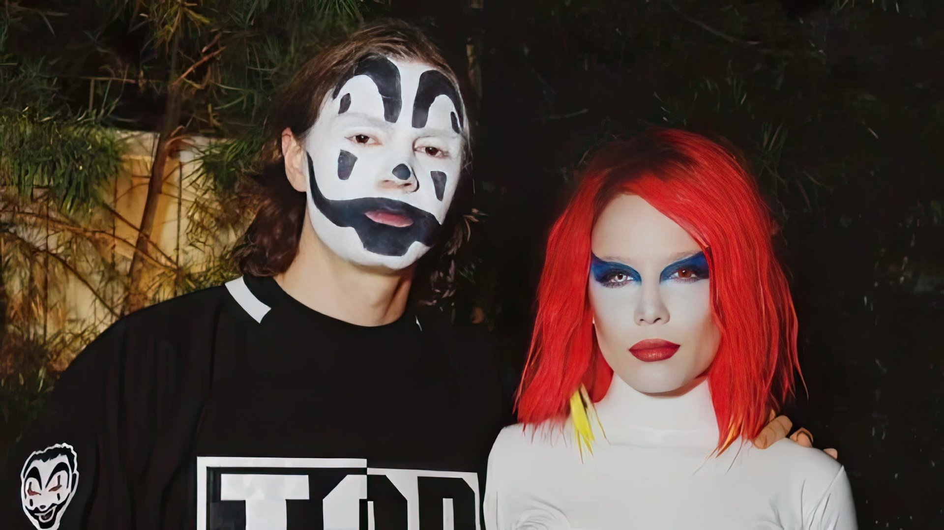 Evan Peters i Halsey na Halloween 2019