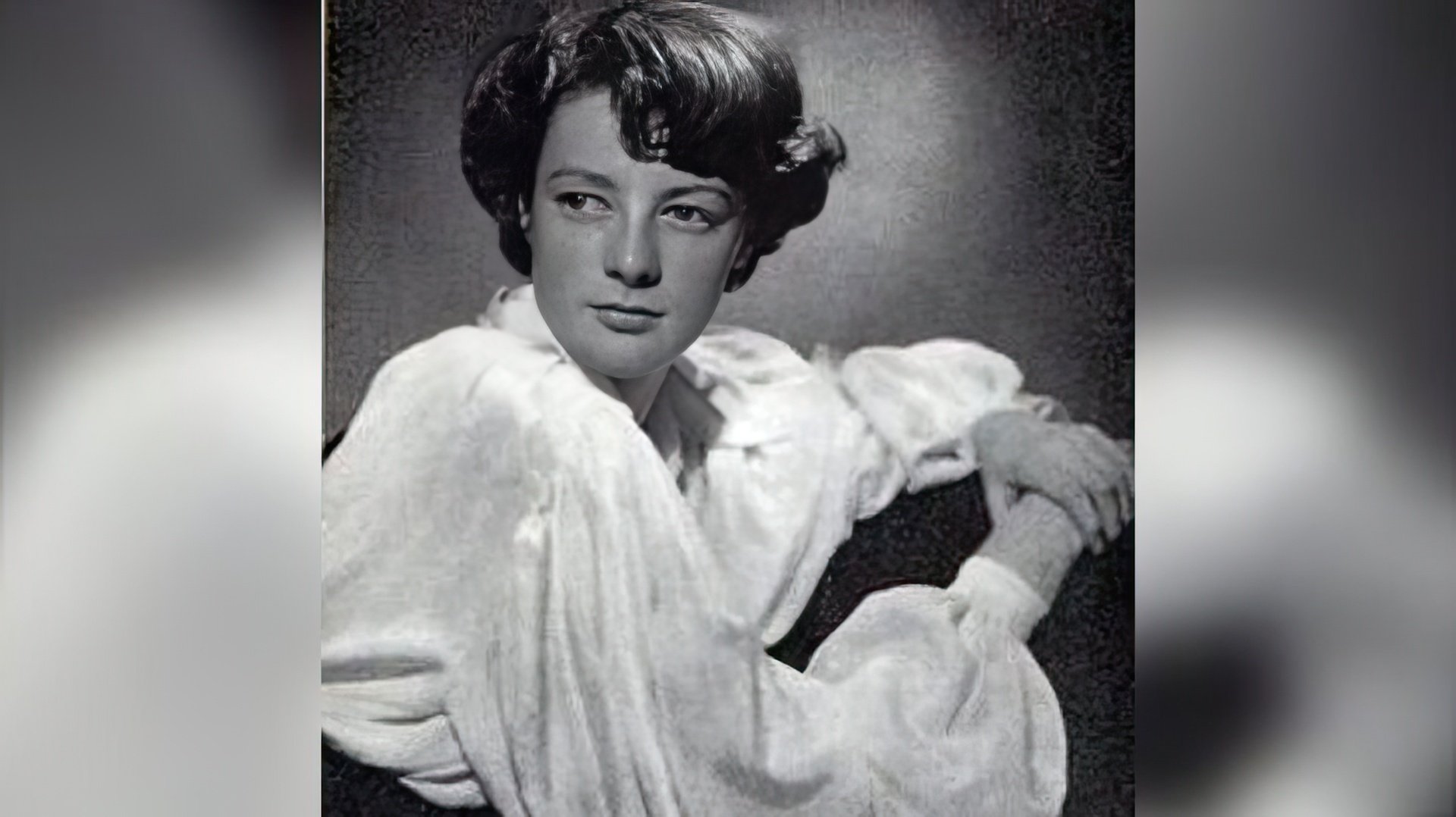 Maggie Smith jako Viola (1952)