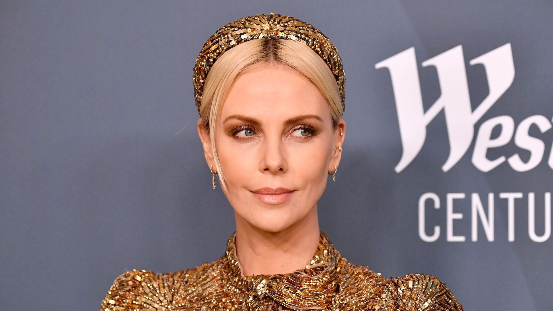 Charlize Theron według horoskopu jest Lwem