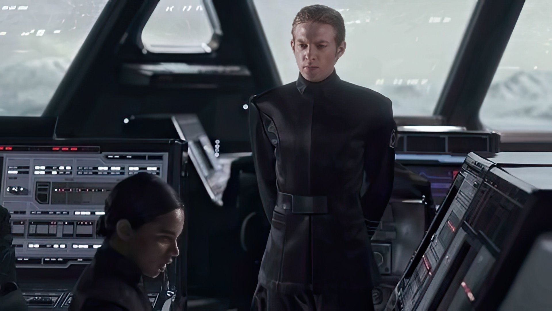 Domhnall Gleeson na planie filmu "Star Wars"