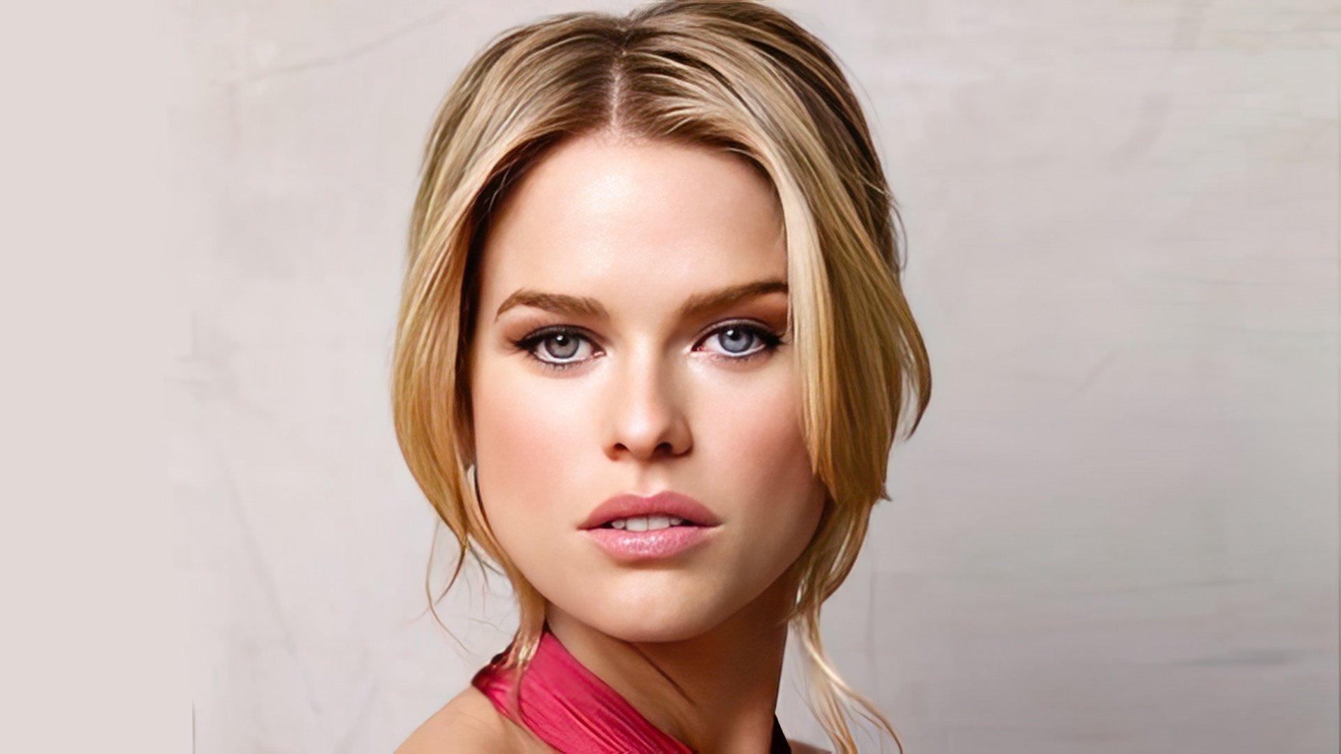 Alice Eve ma heterochromię