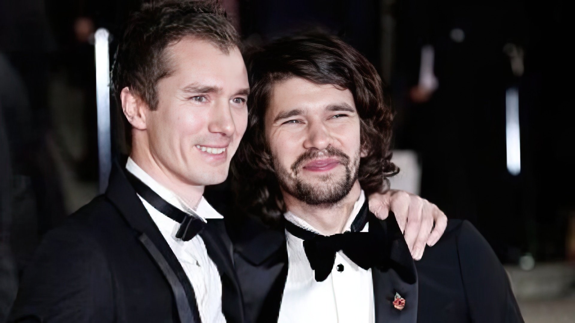 Ben Whishaw ma brata bliźniaka, ale wcale nie są do siebie podobni