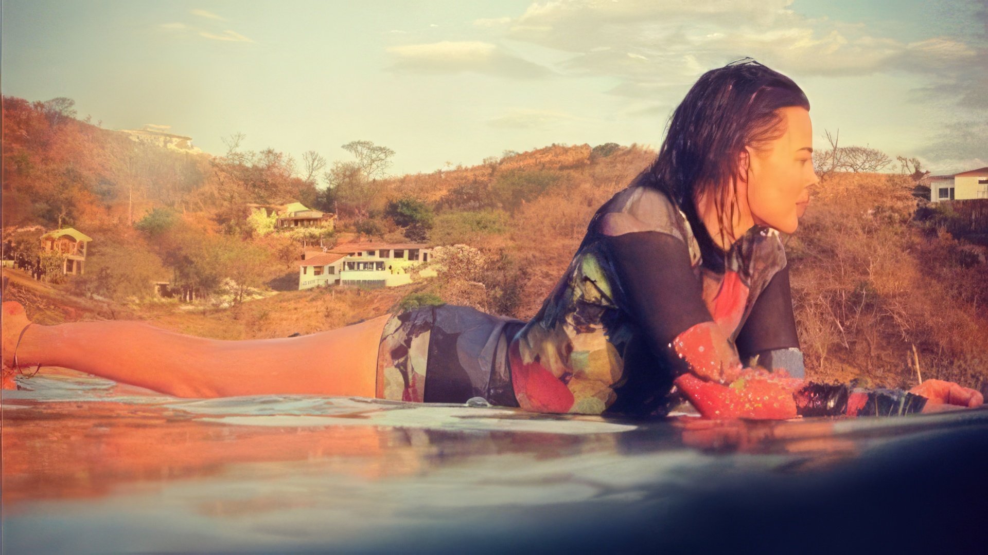 Jak prawdziwa Australijka, Margot Robbie uwielbia surfing