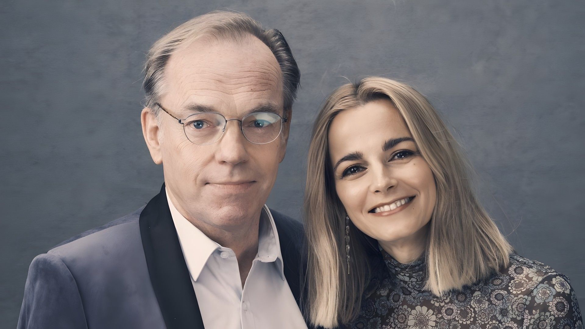 Hugo Weaving i Bojana Novakovic