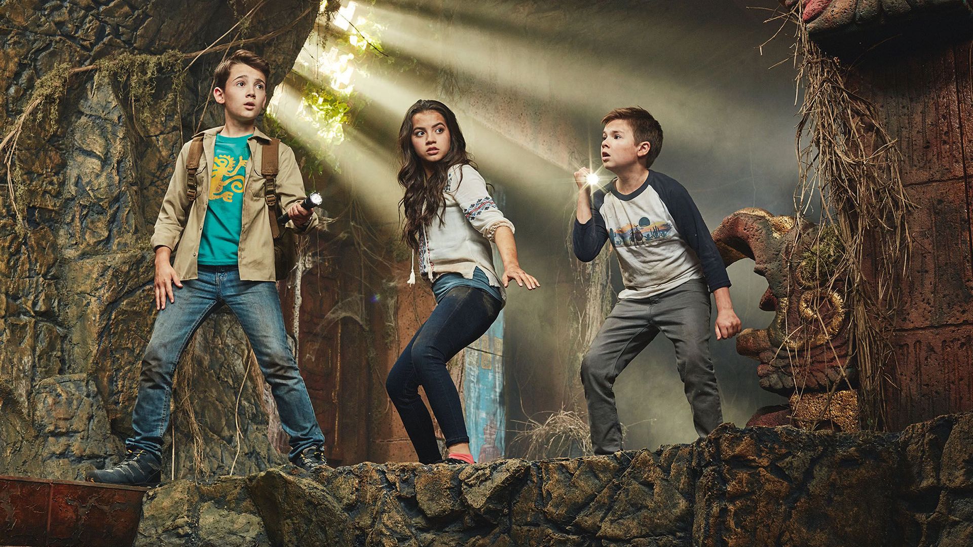 Isabela Moner w filmie Legends of the Hidden Temple