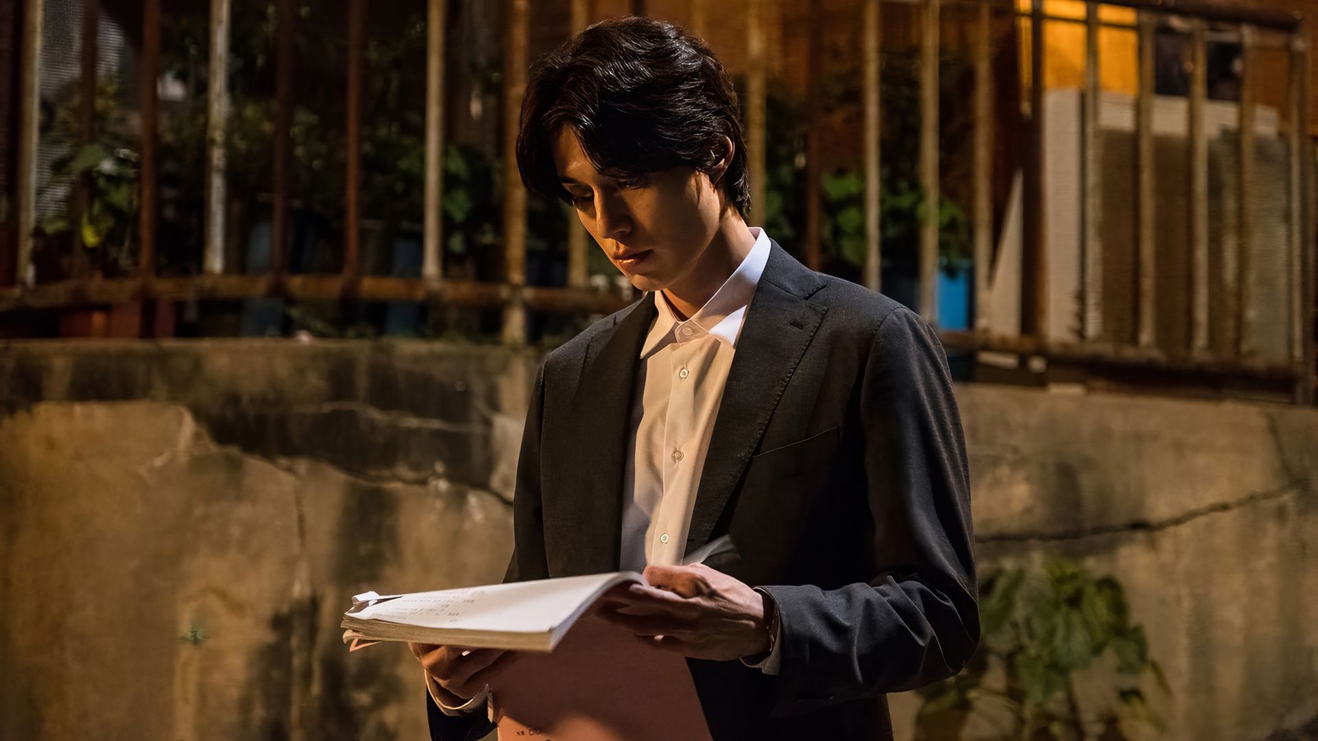 Lee Dong-wook w serialu 'Strangers from Hell'