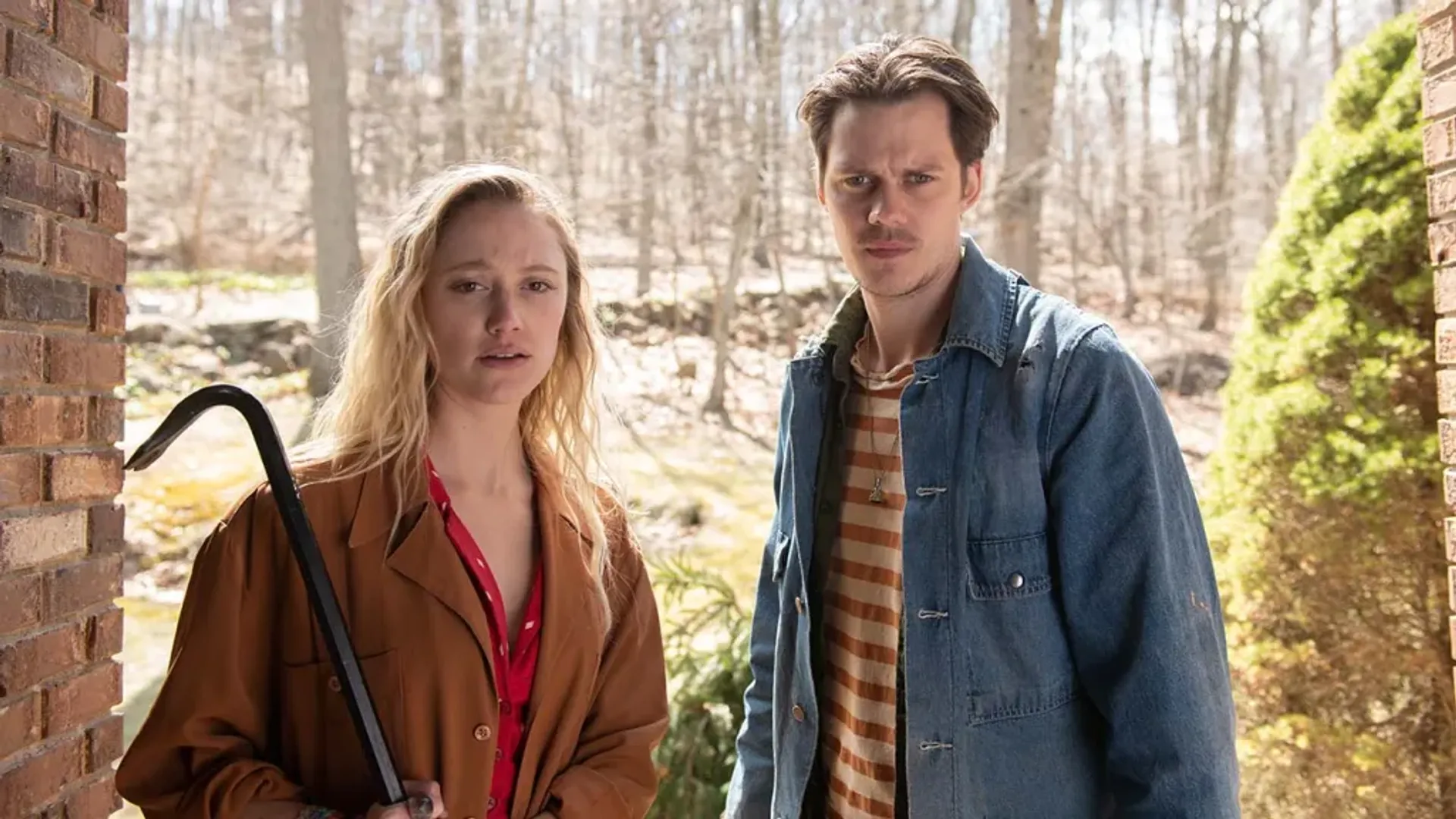 Maika Monroe i Bill Skarsgård