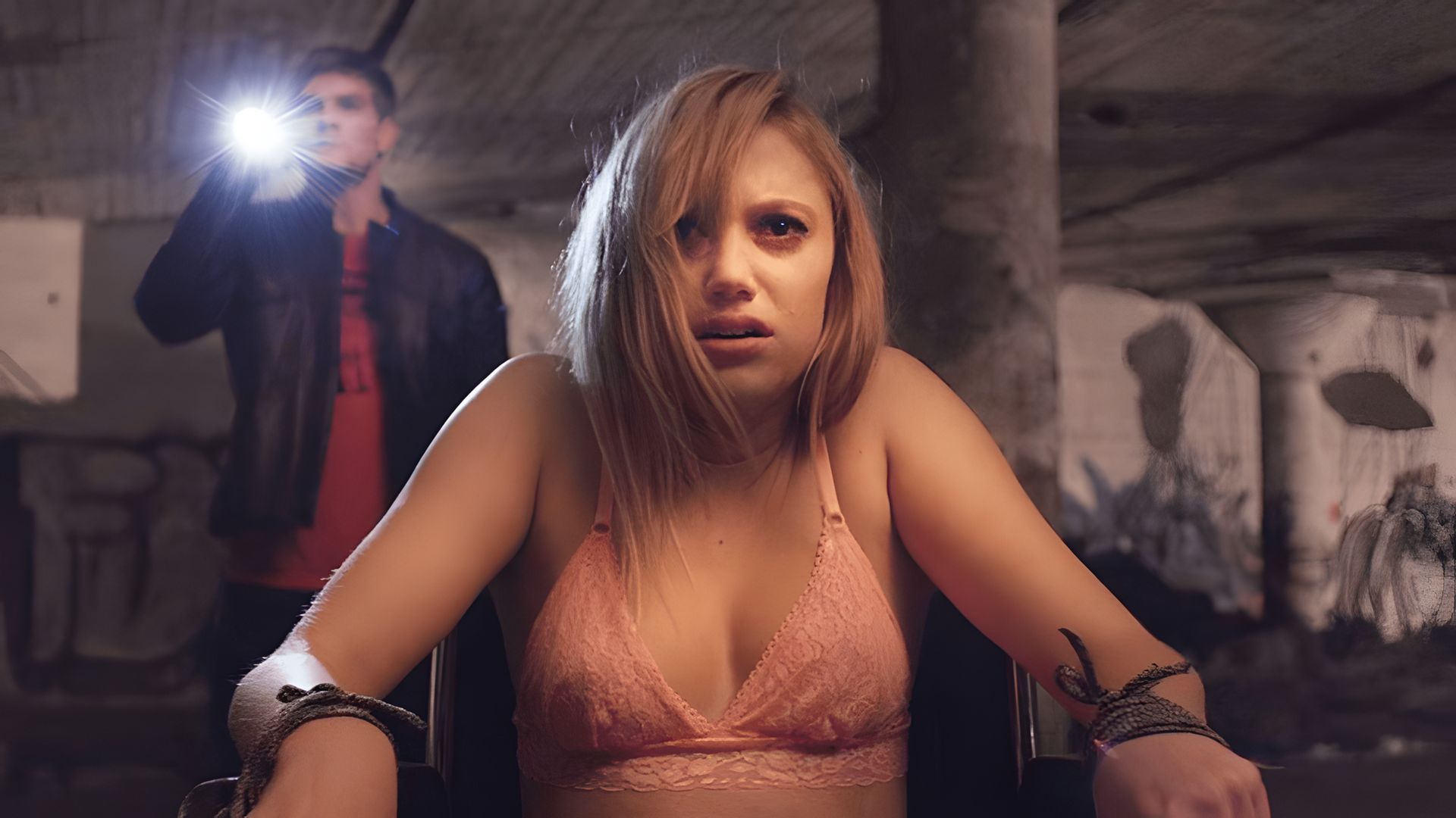 Maika Monroe w horrorze 'It Follows'