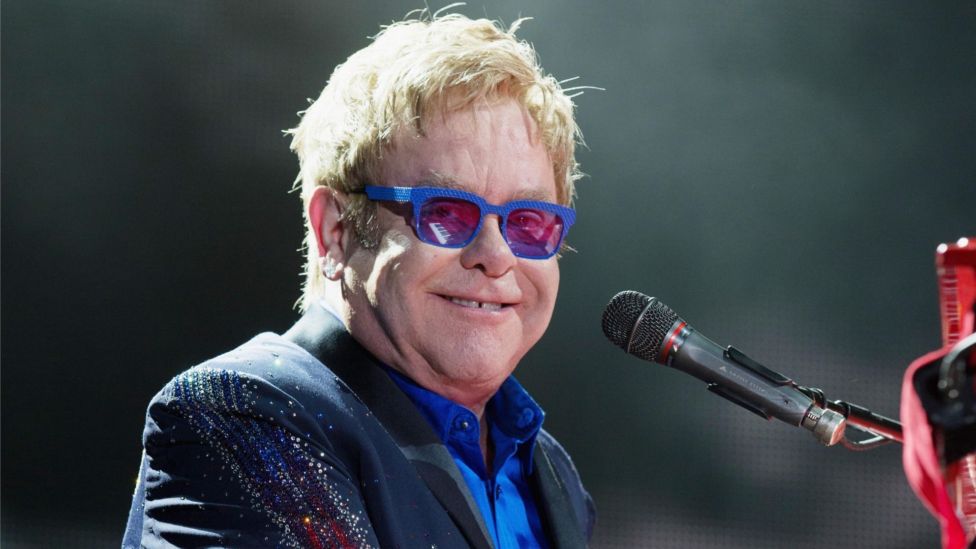 Piosenkarz Elton John zaczął tracić wzrok z powodu infekcji oka