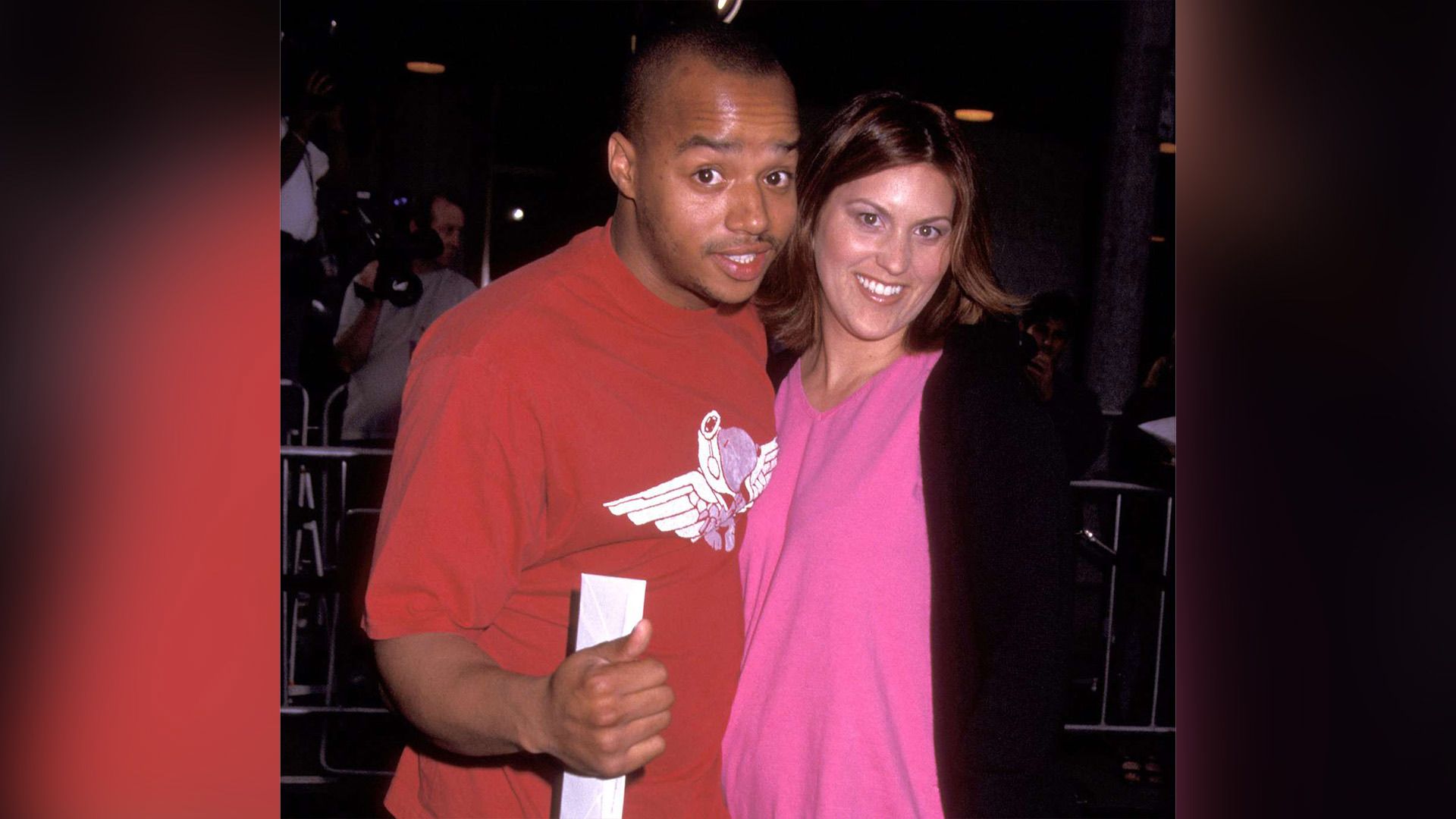 Donald Faison i ciężarna Lisa Askey pozują do zdjęć
