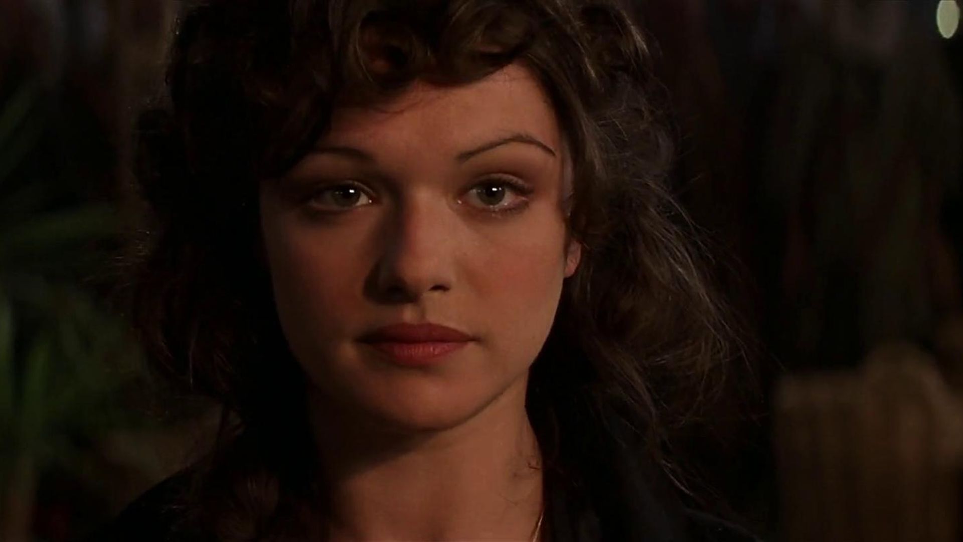 Zbliżenie na twarz aktorki Rachel Weisz