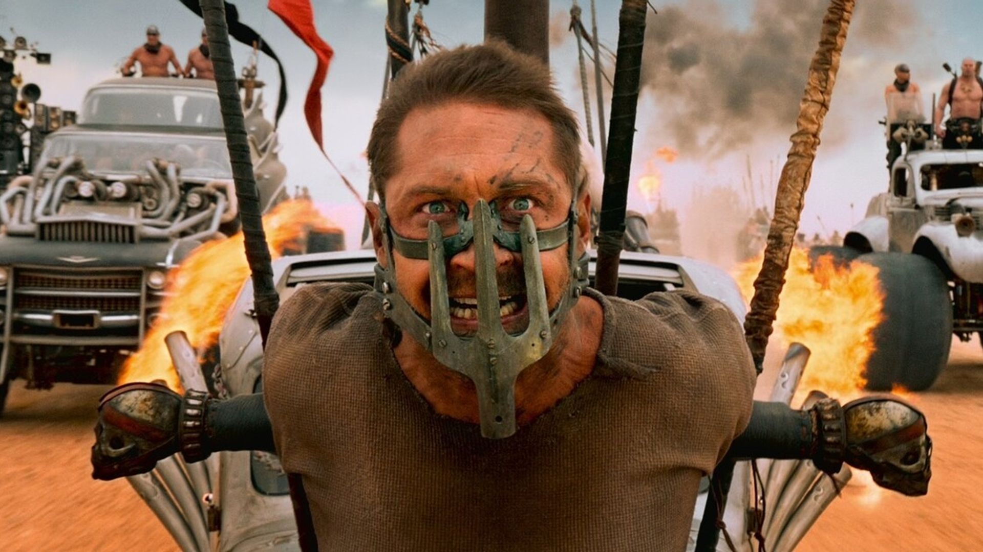 Tom Hardy jako Mad Max z żelazną maską na twarzy