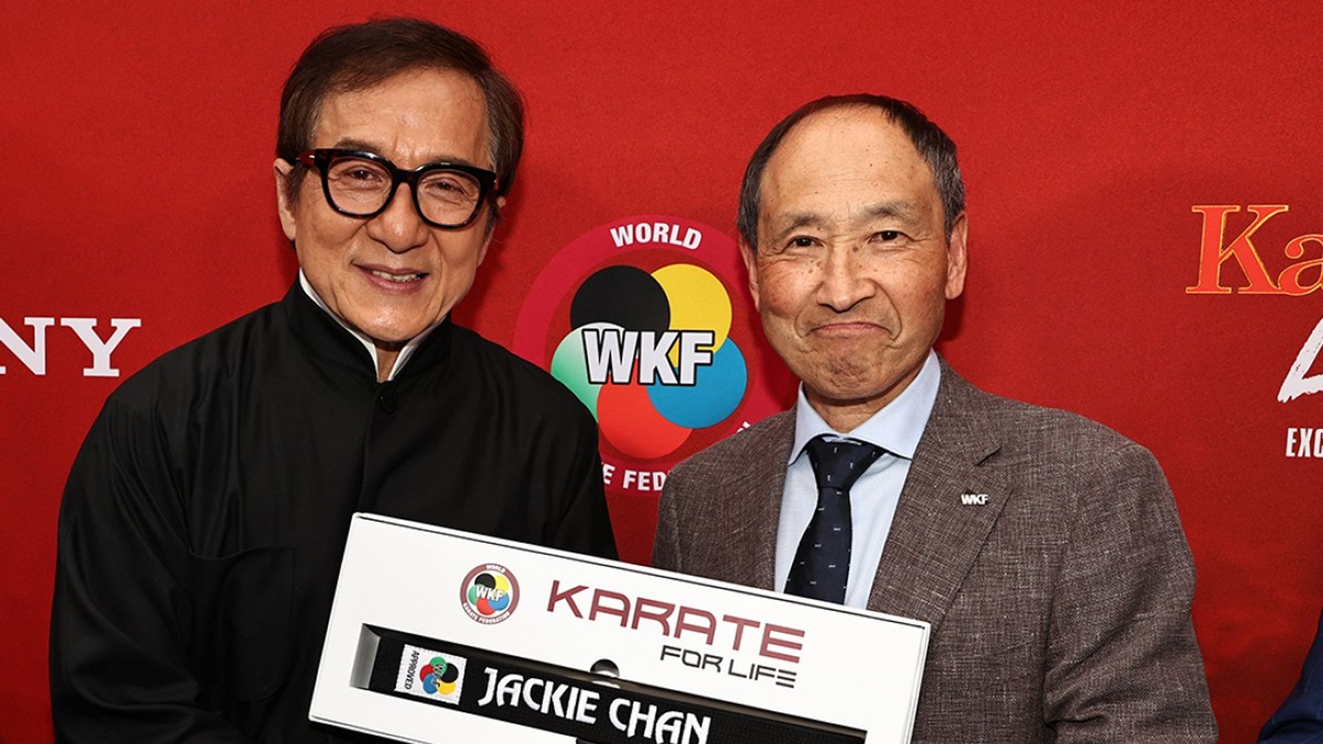 Jackie Chan otrzymuje czarny pas w karate