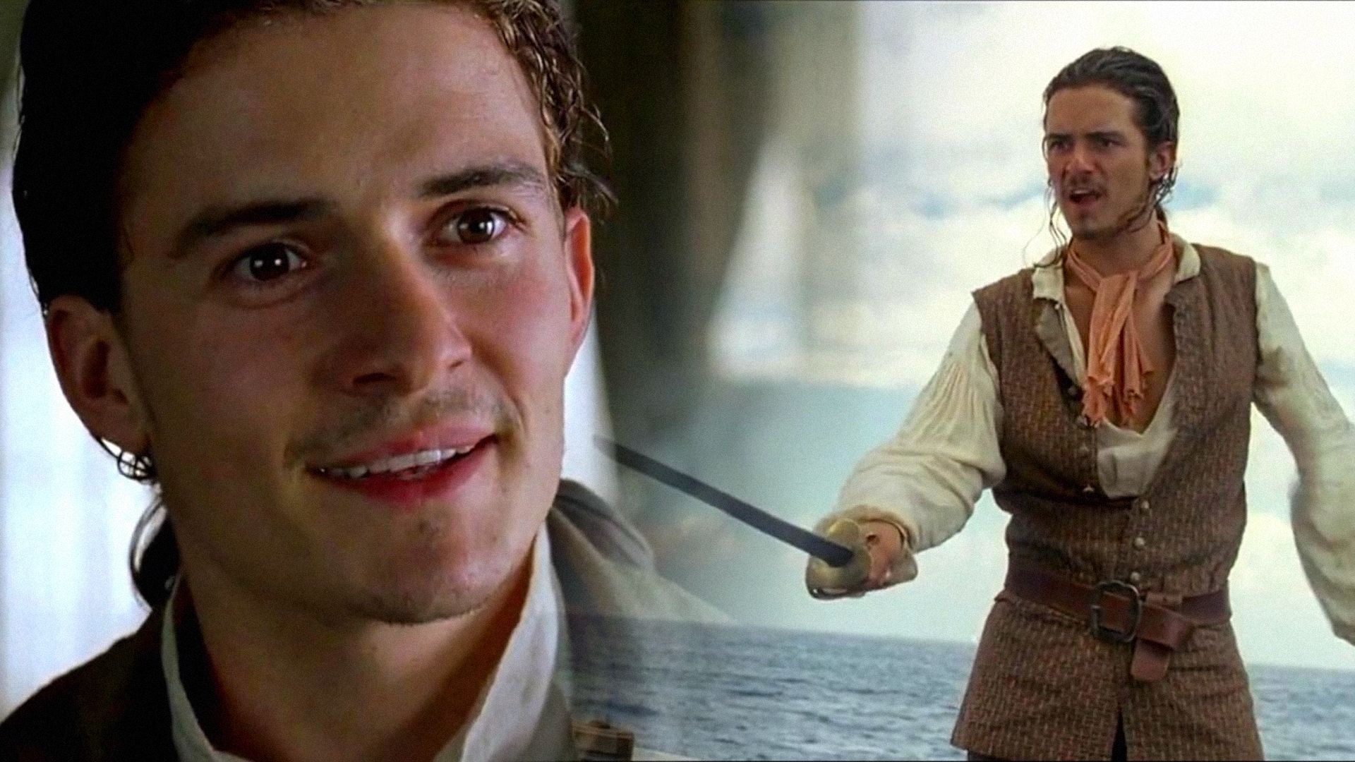 Aktor Orlando Bloom w roli pirata stoi z mieczem w ręku