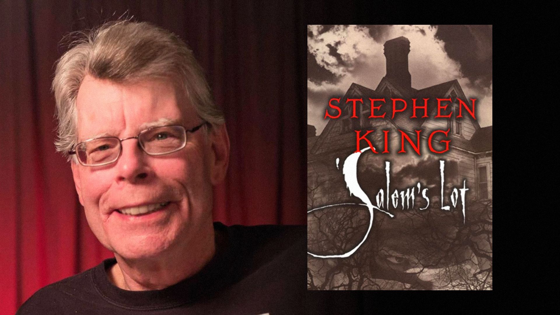 Pisarz Stephen King w czarnej koszuli na czerwonym tle z książką przedstawiającą stary dom