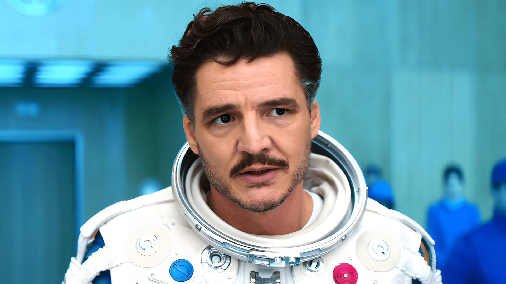 Pedro Pascal w kombinezonie astronauty bez hełmu