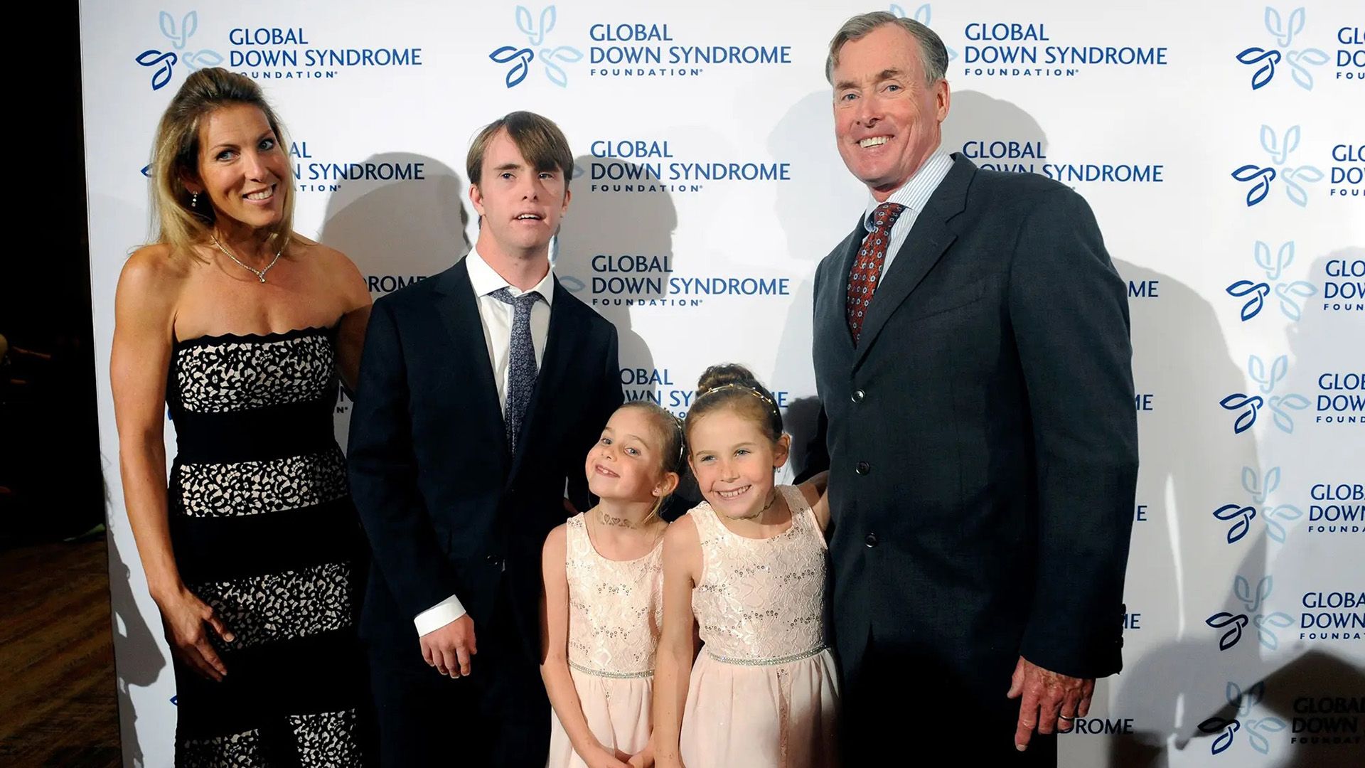 John C. McGinley z żoną Nichole Kessler i dziećmi Maxem, Billie i Kate na wydarzeniu towarzyskim
