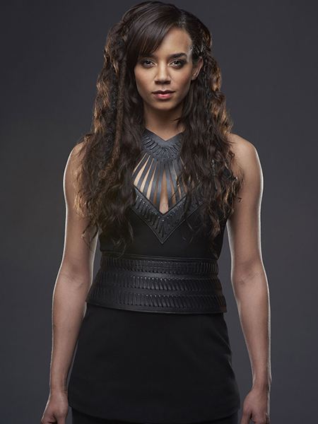 Hannah John-Kamen zdjęcie 2